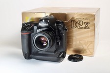 Fotocamera DSLR Nikon D2X con