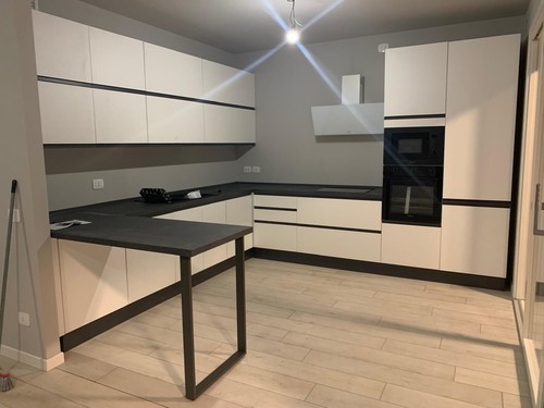 Cucina con penisola usata - ,