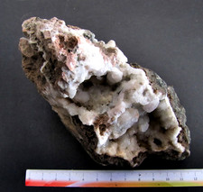 Cristalli di ANALCIME bianco su QUARZO gr. 607 , Drio le Pale,  val di Fassa TN