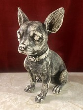 Statua Chihuahua seduta 