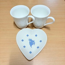 Set piatti e tazze a forma di