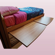 Cameretta completa con doppio letto, scrivania e mensola