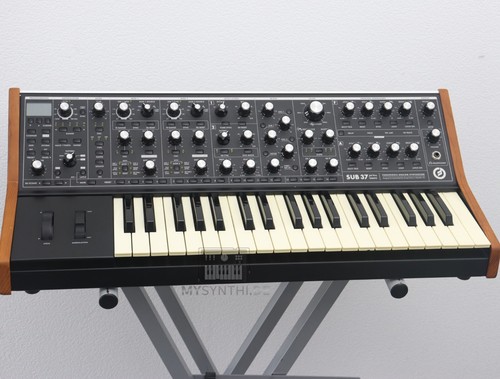 Sintetizzatore analogico moog - sintetizzatore,