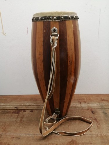 Vecchio bongo legno con - vecchio,