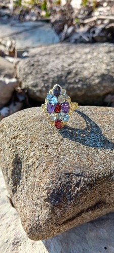 Anello con più pietre
