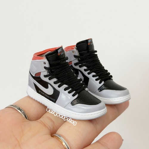 Action figure sneakers scarpe - action,