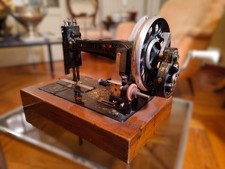 Antica macchina da cucire da