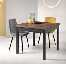 TAVOLO QUADRATO IN LEGNO A