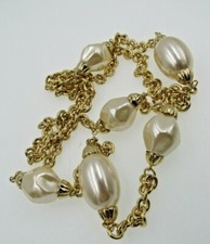 Collana di perle finte