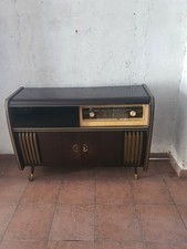 mobile bar vintage con radio e giradischi