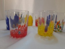 Set di 8 piccoli bicchieri da liquore in vetro lavorato secondo le antiche tecni