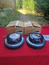 ÉNORME PAIRE DE COMPRESSIONS