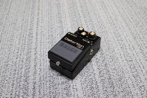 Boss distortion pedal - ds-1,