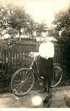 AK * Giovane donna con