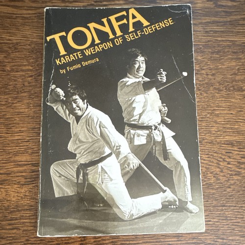 Fumio demura tonfa karate - tonfa:,
