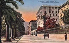 31-193) CARTOLINA LA SPEZIA VIALE MAZZINI HOTEL REALE CROCE MALTA VIAGGIATA 1930