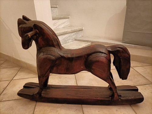 Antico cavallo dondolo in - cavallo, a