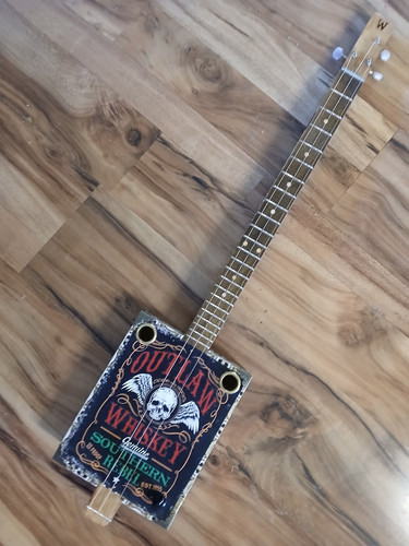 Weeklyhouse cigar box - weeklyhouse,