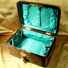 ANTICO PORTAGIOIE IN NOCE BURR