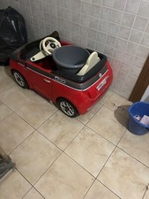 fiat 500  peg perego colore rosso e grigio macchina eletrica per bambini