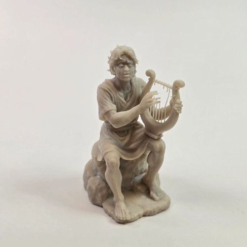 David seduto con - ,