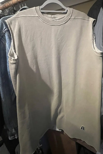 Rara camicia senza - , maniche