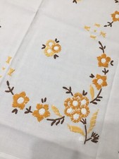 Tovaglietta da Te o centro tavolo fatto di ricamo a mano tessuto bordo rigato