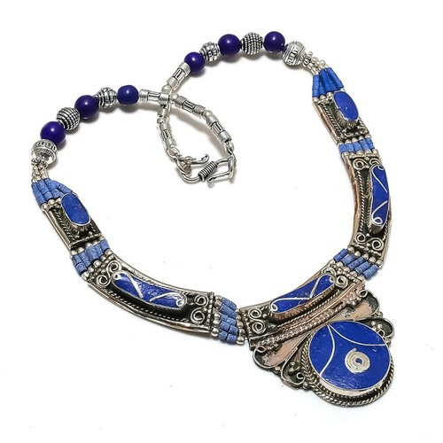 Collana con pietre preziose