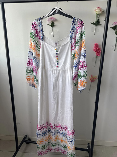 Vestido blanco con bordados