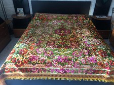 copriletto in ciniglia  con motivo floreale barocco-broccato