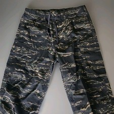 Pantaloni cargo mimetici