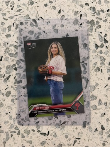 Topps now danielle fischel - topps,