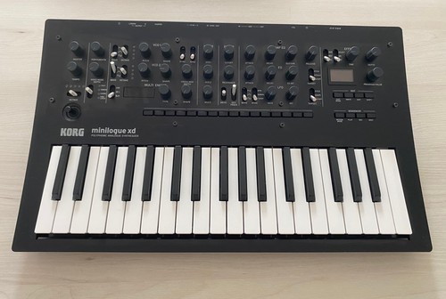 Sintetizzatore analogico