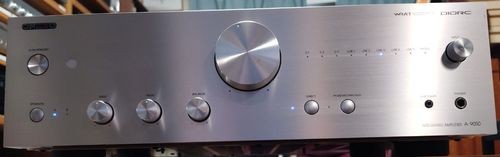 Amplificatore stereo integrato