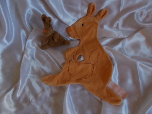 Doudou kangourou orange