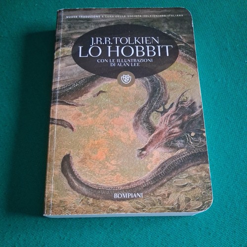 Hobbit r tolkien - j.r.r,