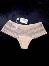 LA PERLA, CHRISTIES BRIEFS