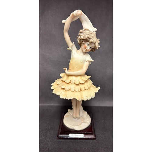 Statuetta statuina porcellana