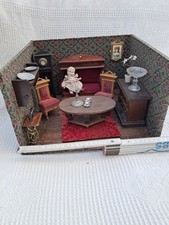  Piccola casa delle bambole