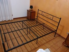 letto matrimoniale con struttura in ferro battuto, compreso di materasso