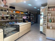 Scaffali per negozio in legno