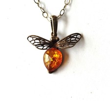 Collana con ciondolo ape ambra