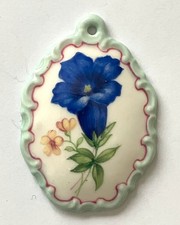 Ciondolo in porcellana dipinta