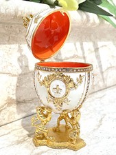 Splendido uovo Faberge bianco