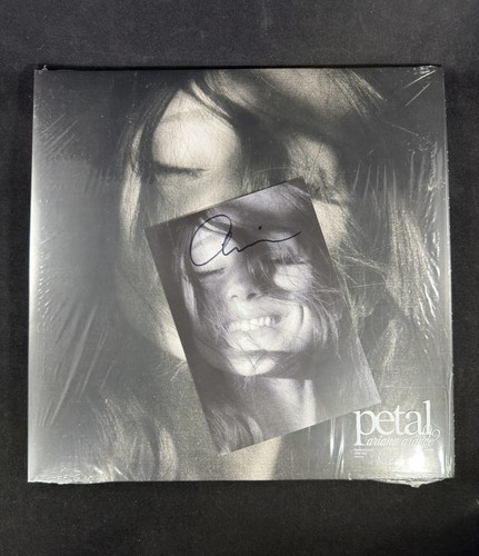 Ariana grande petal vinyl - ariana,