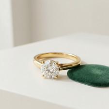 Anello mezza fascia diamante