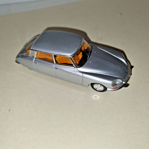 Universal hobbies citroen - universal, 1/43