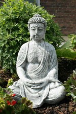 Statua in pietra grande Buddha
