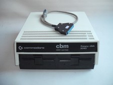 Stazione floppy Commodore CBM 3040 + cavo dati IEEE / Ottime condizioni!