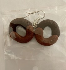 Orecchini biscotto ABBRACCI in pasta modellabile Fimo fatti a mano Diam. 2,5cm